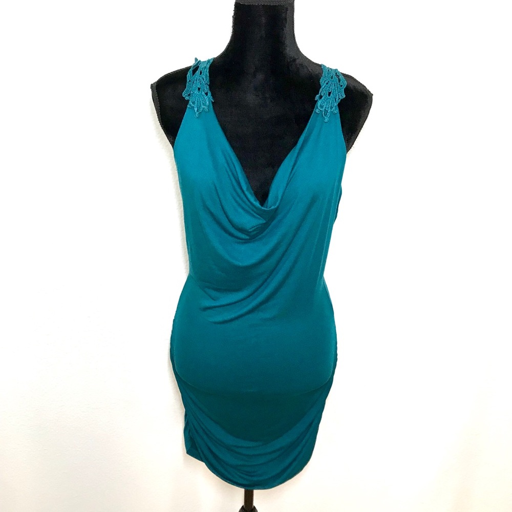 LACE BACK DRESS - Picture 3 of 9